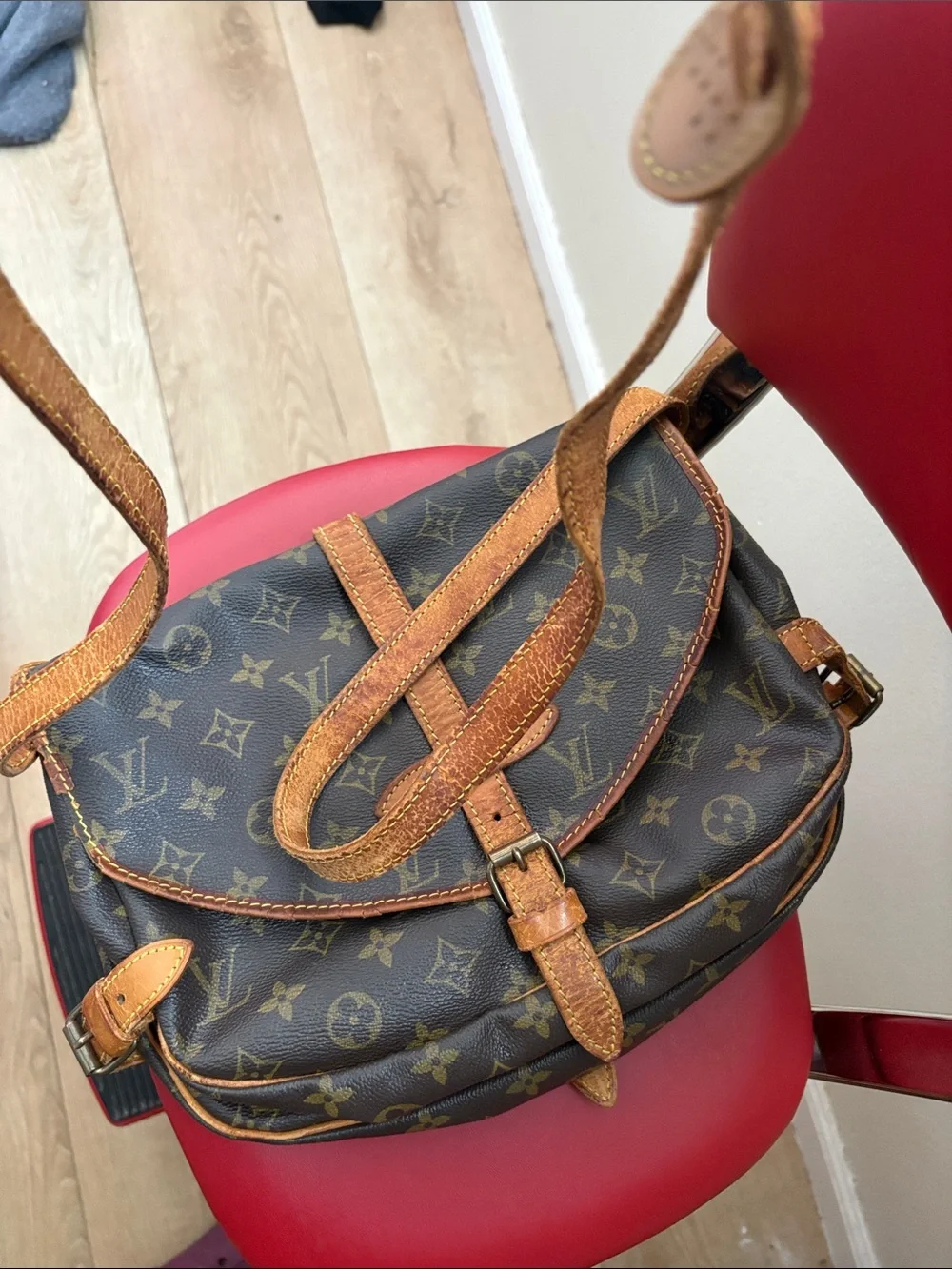Louis Vuitton Monogram Canvas Messenger Bag with Vachetta Trim unisex - Picture 3 of 15